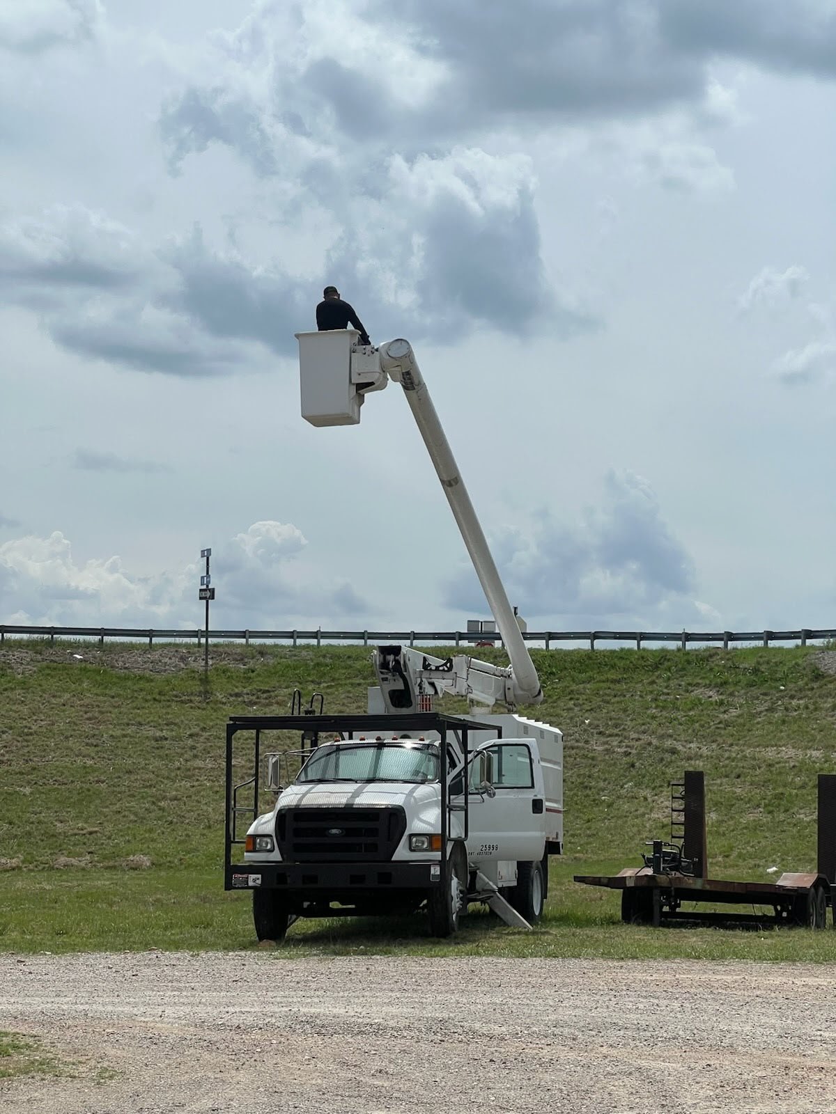 Mobile truck repair service near St. Robert Missouri