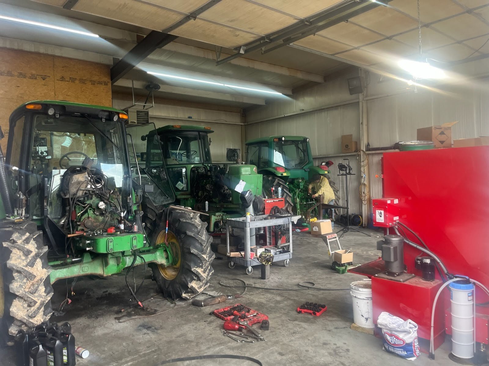 Mobile tractor repair service near Owensville Missouri